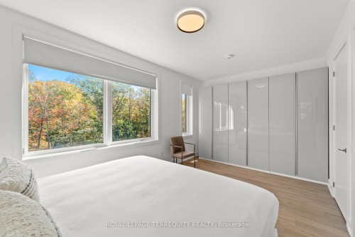 35 Rockmount Crescent, Gravenhurst, ON - Indoor Photo Showing Bedroom