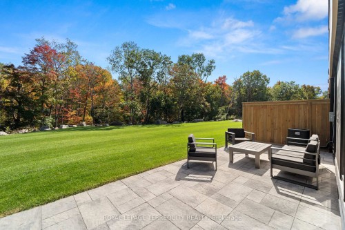 35 Rockmount Crescent, Gravenhurst, ON - Outdoor With Backyard