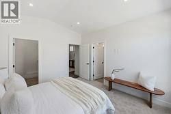 Primary bedroom with walk-in closet and 5-piece ensuite - 