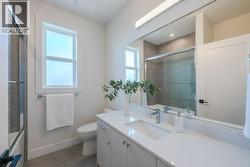Main 4-piece bathroom - upper level - 