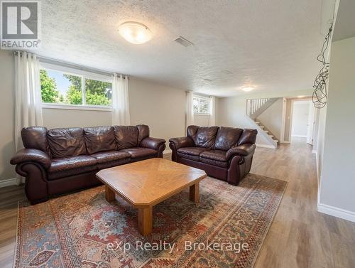 160 Westfall Crescent, West Grey, ON - Indoor Photo Showing Living Room