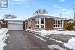 3 BLITHFIELD AVENUE Toronto, ON M2K 1X9