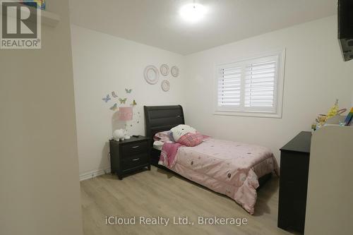 8 Whitton Drive, Brant, ON 