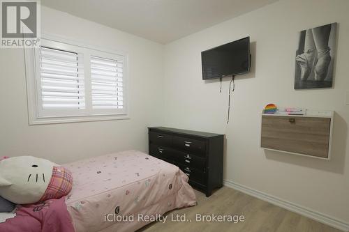 8 Whitton Drive, Brant, ON 