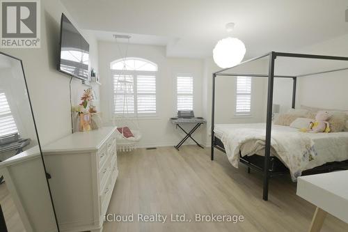 8 Whitton Drive, Brant, ON 