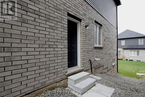 8 Whitton Drive, Brant, ON 