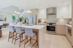#1-920 Island Rd Oak Bay, BC V8S 2T9