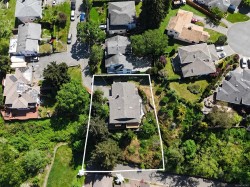 1071 Hyacinth Ave Saanich, BC V8Z 2S7