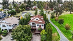 1295 Santa Rosa Ave Saanich, BC V8Z 2V5