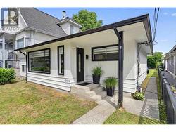 2141 FRASER AVENUE  Port Coquitlam, BC V3B 1N7