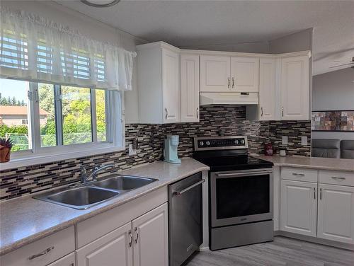 96 Shilo Road, Sprucewoods, MB - Indoor Photo Showing Kitchen With Double Sink