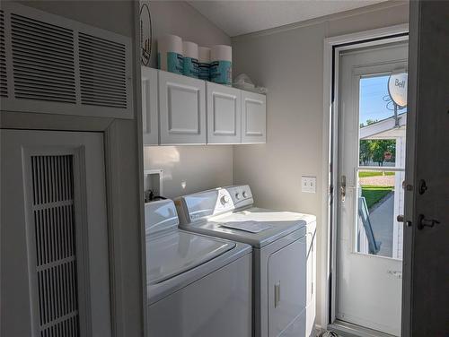 96 Shilo Road, Sprucewoods, MB - Indoor Photo Showing Laundry Room