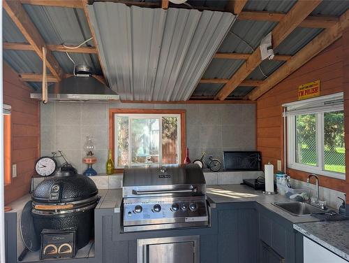 outdoor kitchen - 96 Shilo Road, Sprucewoods, MB 