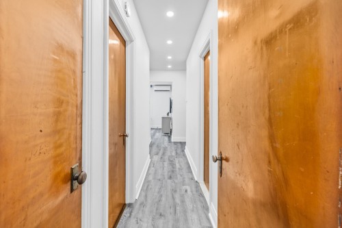 Passageway - 5235 Av. Connaught, Montréal (Côte-Des-Neiges/Notre-Dame-De-Grâce), QC 