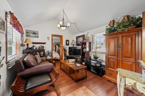 Salon - 16 Ch. De La Vallée-Bleue, Val-David, QC - Indoor Photo Showing Living Room