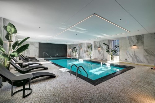 Piscine - 1605-1800 Boul. René-Lévesque O., Montréal (Ville-Marie), QC - Indoor Photo Showing Other Room With In Ground Pool
