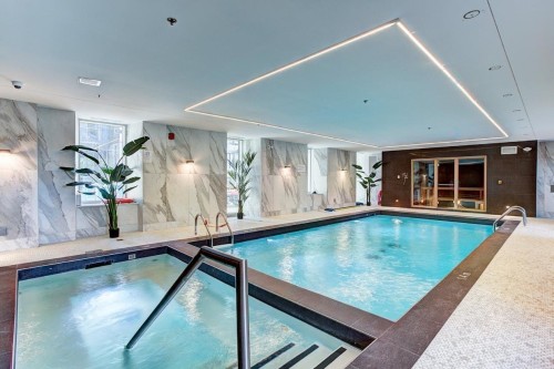 Piscine - 1605-1800 Boul. René-Lévesque O., Montréal (Ville-Marie), QC - Indoor Photo Showing Other Room With In Ground Pool