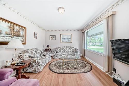 58 Robindale Rd, Winnipeg, MB 