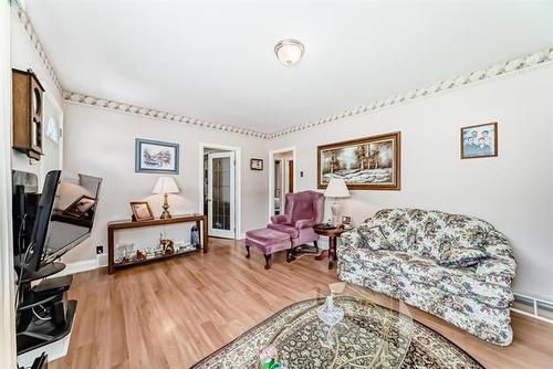 58 Robindale Rd, Winnipeg, MB 