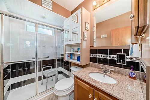 58 Robindale Rd, Winnipeg, MB 
