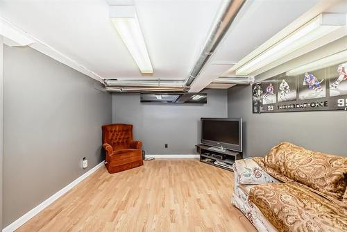 58 Robindale Rd, Winnipeg, MB 