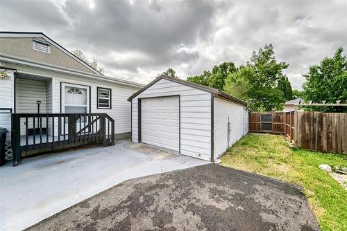 58 Robindale Rd, Winnipeg, MB 