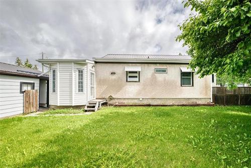 58 Robindale Rd, Winnipeg, MB 