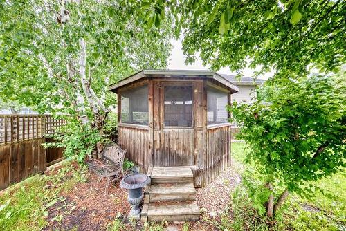 58 Robindale Rd, Winnipeg, MB 