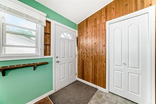 58 Robindale Rd, Winnipeg, MB 