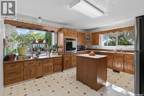 1112 11Th Street, Humboldt, SK - Indoor Photo Showing Kitchen With Double Sink
