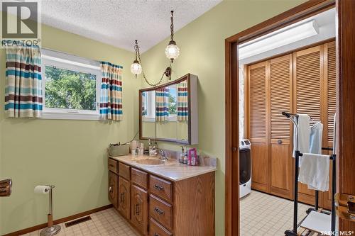 1112 11Th Street, Humboldt, SK - Indoor Photo Showing Bathroom