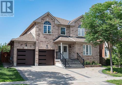 152 FLAGSTONE WAY  Newmarket, ON L3X 2Z7