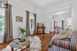 Flowing floor plan - 