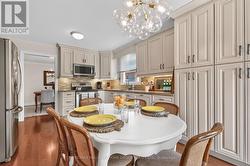 Luxurious Large Eat-in Kitchen - 