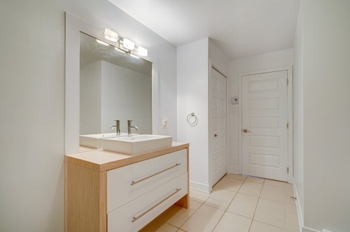 Bathroom - 202-16310 Rue Sherbrooke E., Montréal (Rivière-Des-Prairies/Pointe-Aux-Trembles), QC - Indoor Photo Showing Bathroom