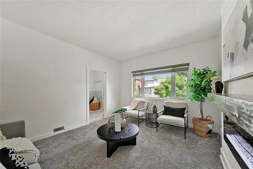 404 Beverley St, Winnipeg, MB 
