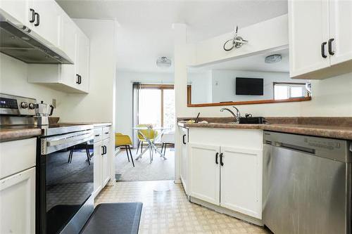 22 Hearthwood Grv, Winnipeg, MB 
