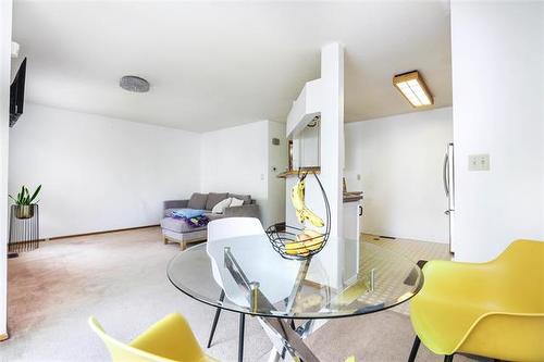 22 Hearthwood Grv, Winnipeg, MB 