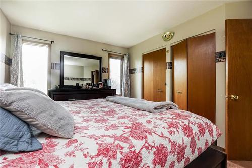 22 Hearthwood Grv, Winnipeg, MB 