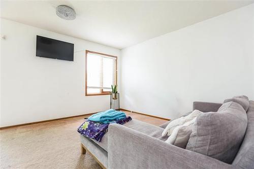 22 Hearthwood Grv, Winnipeg, MB 