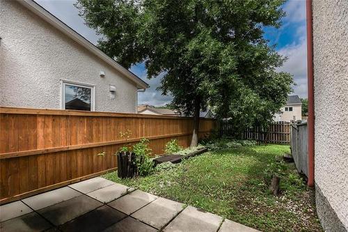 22 Hearthwood Grv, Winnipeg, MB 