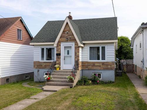 407 Markland Street  Thunder Bay, ON P7B 2J2