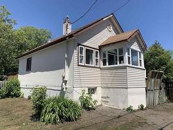 86 Machar Ave Thunder Bay, ON P7B 2Y6
