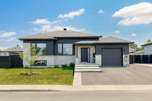 487 Av. Villeneuve  Saint-Lin/Laurentides, QC J5M 0K9