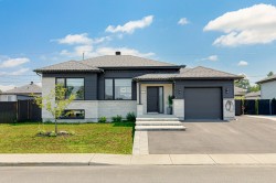 487 Av. Villeneuve  Saint-Lin/Laurentides, QC J5M 0K9