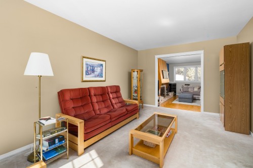 Salon - 1 Place Leclerc, Kirkland, QC - Indoor Photo Showing Living Room