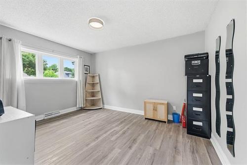 411 Leighton Ave, Winnipeg, MB 