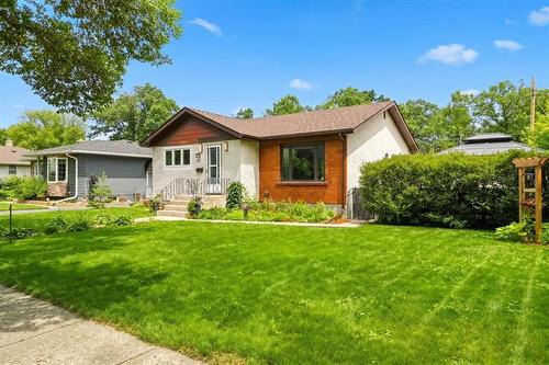 411 Leighton Ave, Winnipeg, MB 