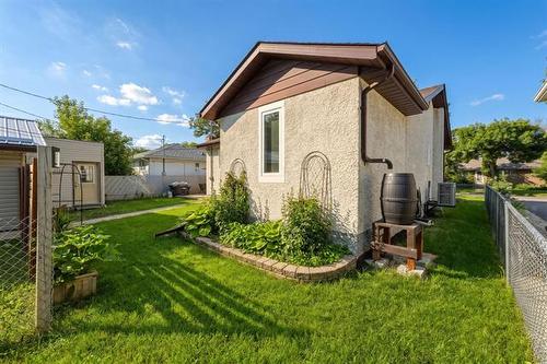 411 Leighton Ave, Winnipeg, MB 