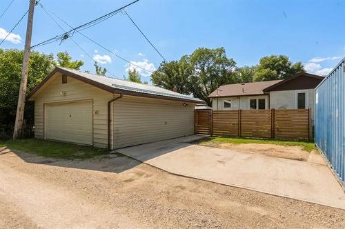 411 Leighton Ave, Winnipeg, MB 